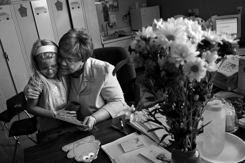 First-grade teacher Marsha Mills got the support of staff, parents and students, including Lauren Siewers, as she taught the school year while battling breast cancer.